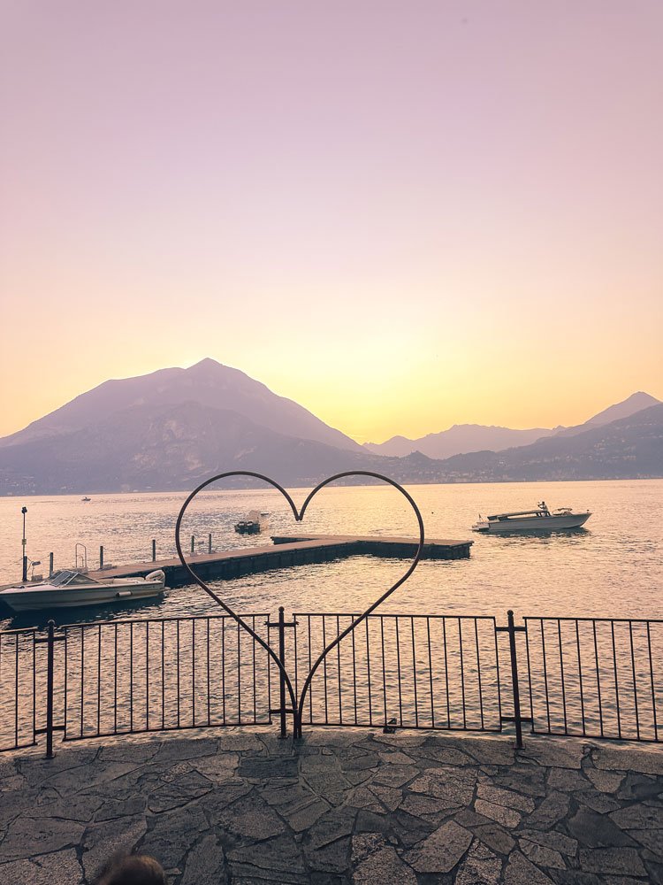 2 Perfect Days in Lake Como: Itineraries & tips 34 sunset and heart sign with Lake Como views